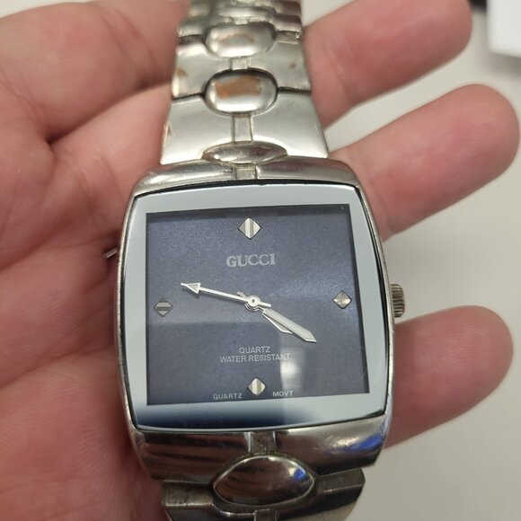 Gucci Silver Watch with Roman Numerals - Picture 8 of 8